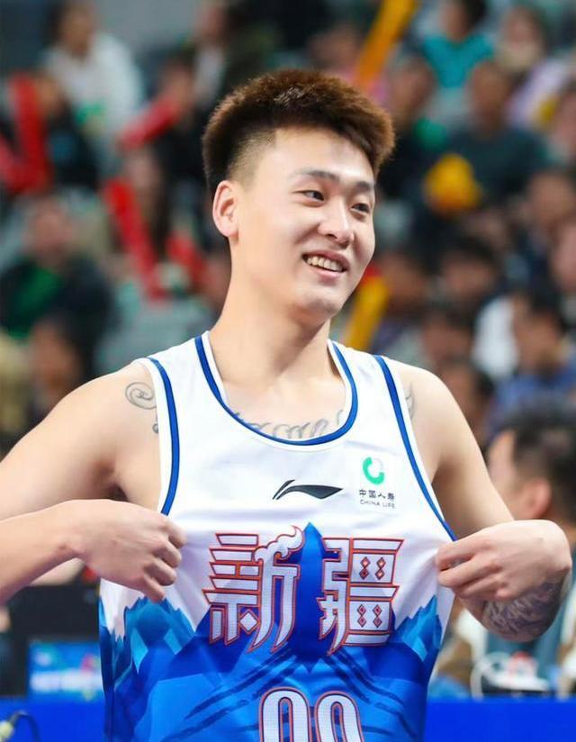 新疆男篮以微弱优势取胜，连胜之路仍坚定